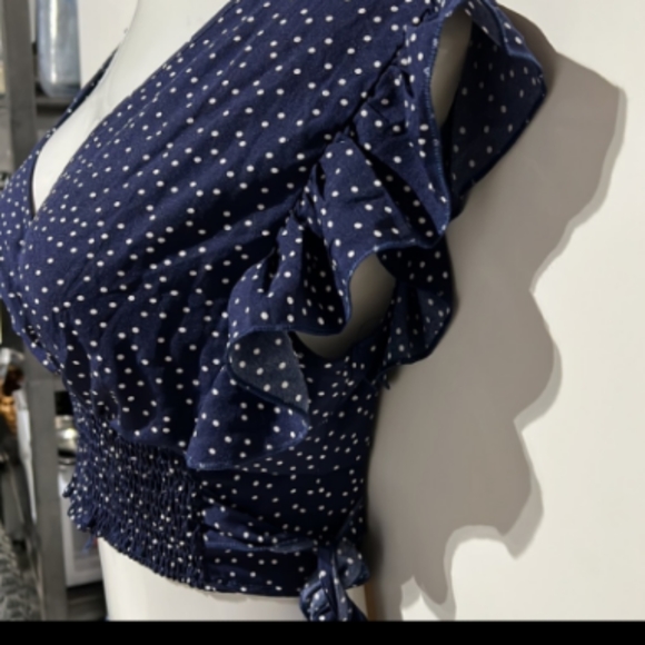 Navy blue and white polka dot cropped blouse size medium - Picture 5 of 5